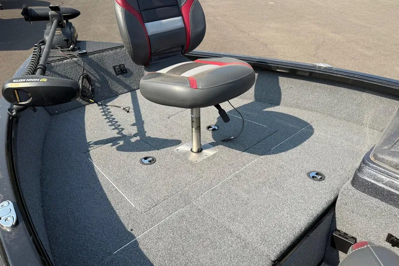 Slide: The Image of 2023 Ranger VS1665SC boat interior with swivel seat and trolling motor. - 10