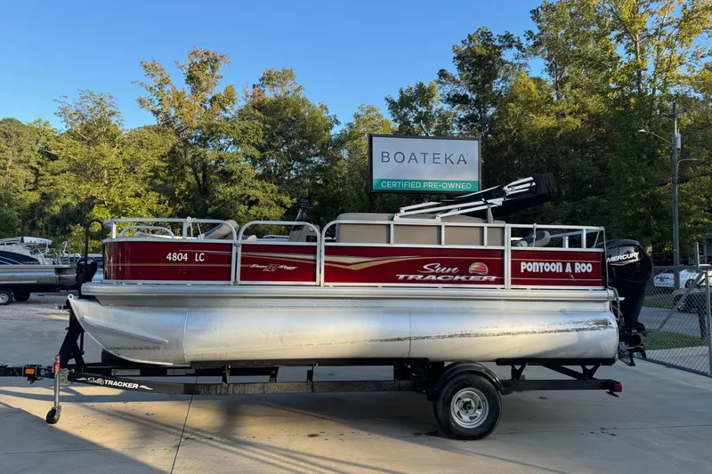 The Image of 2022 Sun Tracker Bass Buggy 18 DLX pontoon boat at Boateka dealership. - 0
