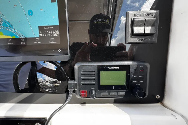 Slide: The Image of Control panel of a 2008 Seaswirl Striper 2901 Walkaround O/B with Garmin GPS and radio. - 35