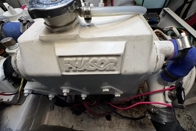 Slide: The Image of Engine compartment of a 2008 Seaswirl Striper 2901 Walkaround O/B boat. - 59