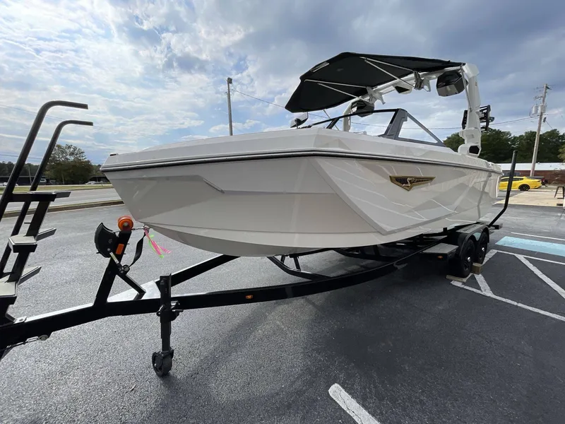 Slide: The Image of Nautique Super Air Nautique S23 2026 - 10