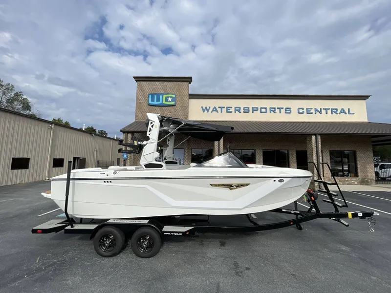 Slide: The Image of Nautique Super Air Nautique S23 2026 - 11