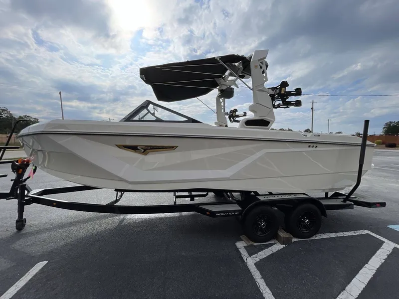 Slide: The Image of Nautique Super Air Nautique S23 2026 - 13