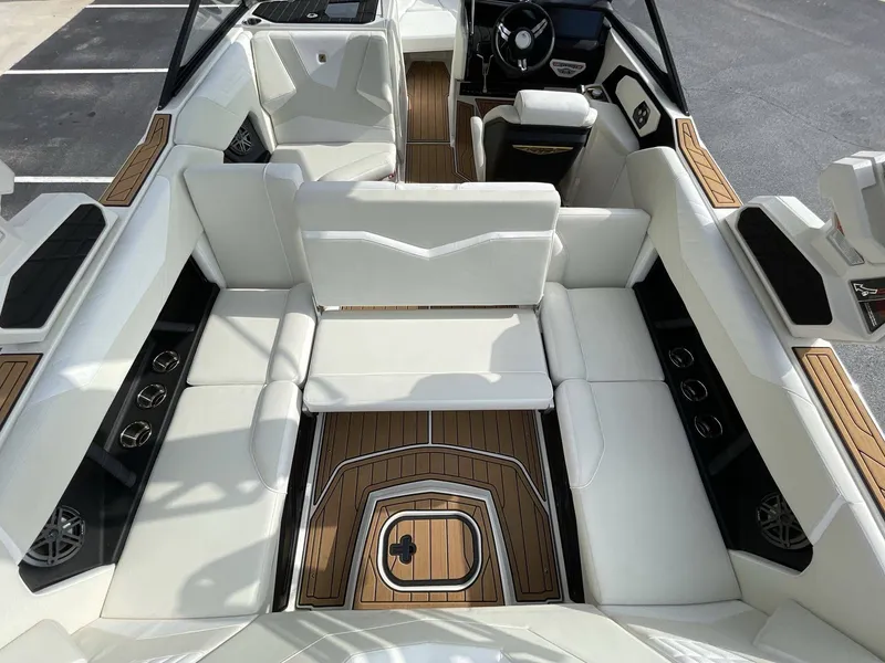 Slide: The Image of Nautique Super Air Nautique S23 2026 - 28