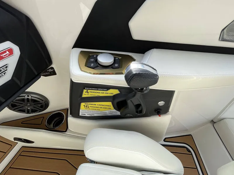 Slide: The Image of Nautique Super Air Nautique S23 2026 - 31