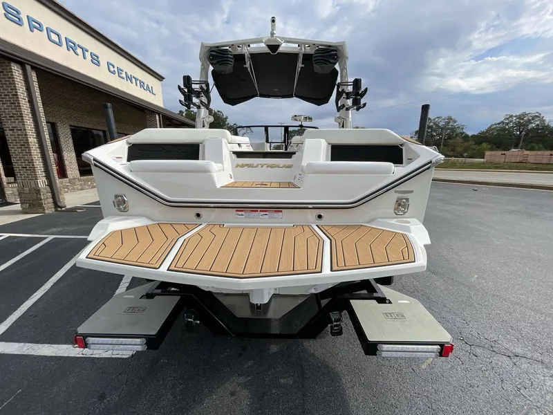 Slide: The Image of Nautique Super Air Nautique S23 2026 - 4
