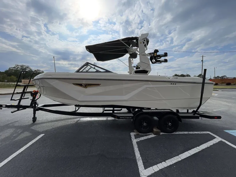 Slide: The Image of Nautique Super Air Nautique S23 2026 - 5