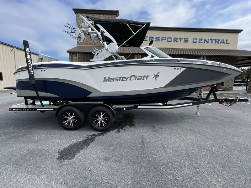 Slide: The Image of MasterCraft X23 2016 - 12