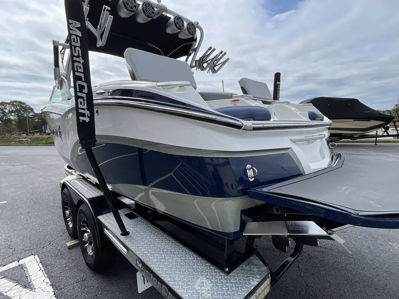 Slide: The Image of MasterCraft X23 2016 - 17