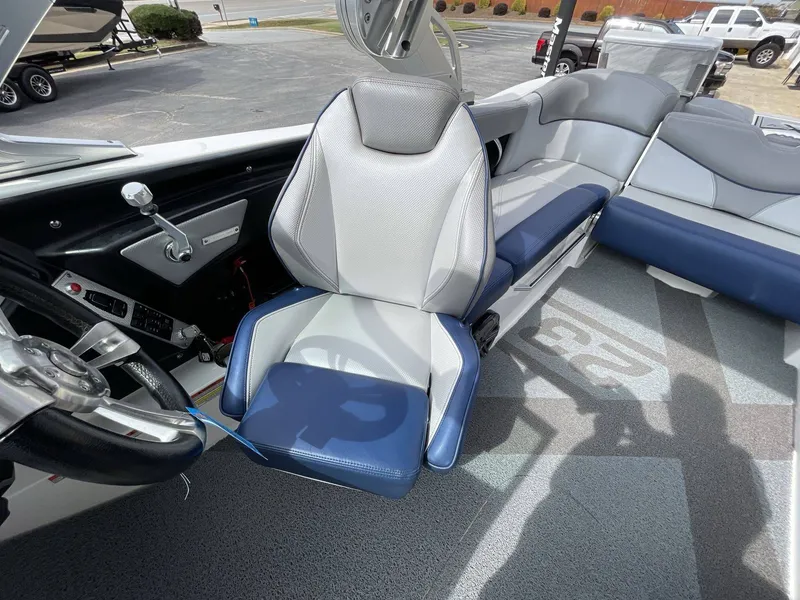 Slide: The Image of MasterCraft X23 2016 - 22