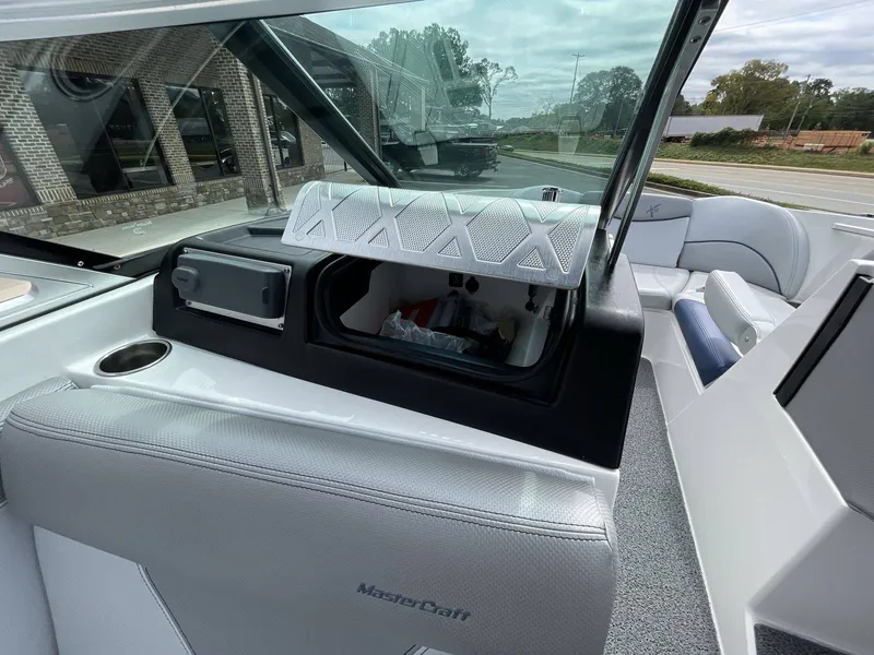 Slide: The Image of MasterCraft X23 2016 - 23