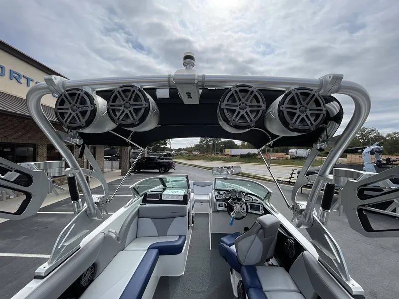 Slide: The Image of MasterCraft X23 2016 - 24