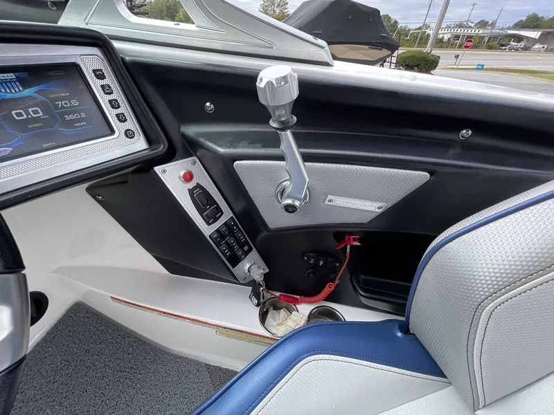 Slide: The Image of MasterCraft X23 2016 - 31