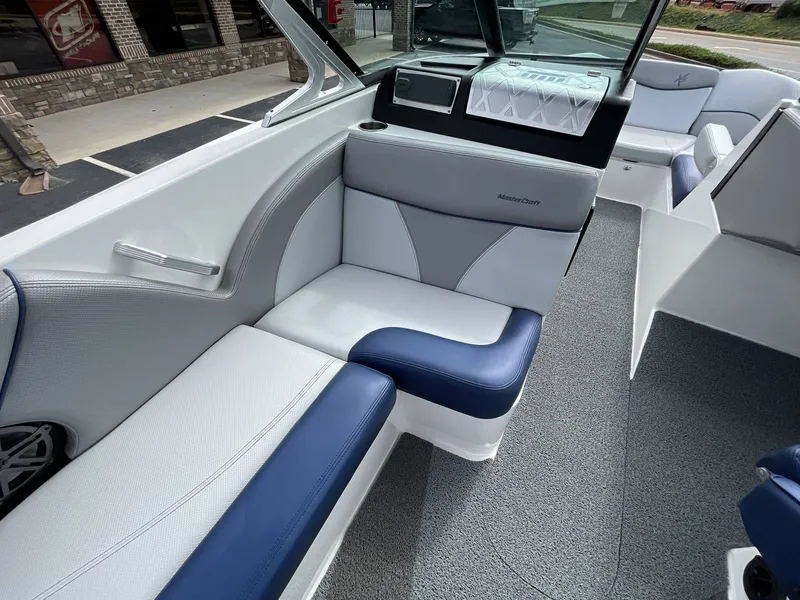 Slide: The Image of MasterCraft X23 2016 - 36