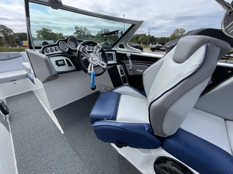 Slide: The Image of MasterCraft X23 2016 - 42