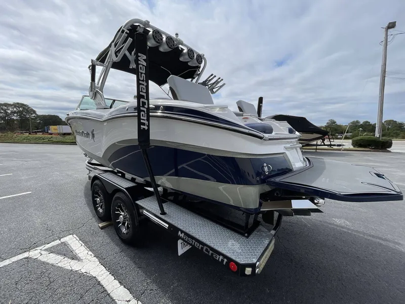 Slide: The Image of MasterCraft X23 2016 - 7