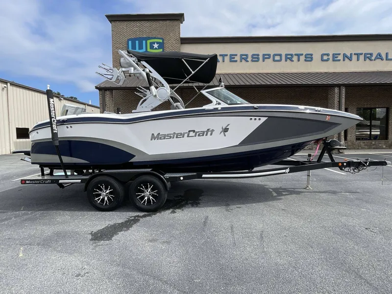 Slide: The Image of MasterCraft X23 2016 - 9