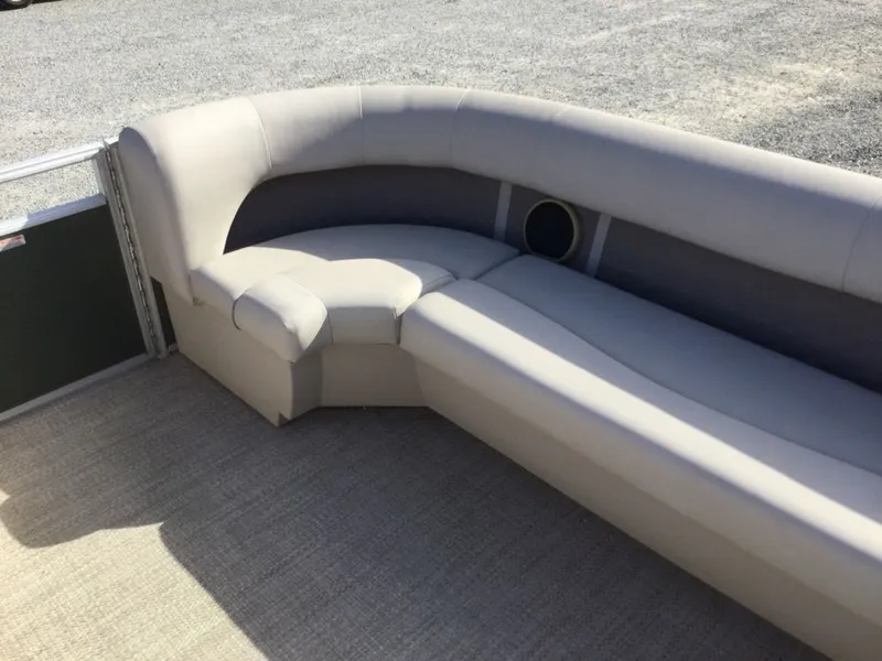 Slide: The Image of Bennington 22 SSX DG S/EM Y 2018 - 7