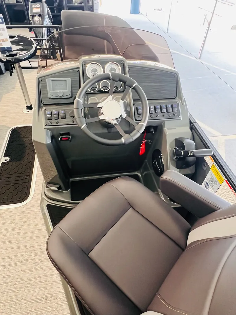 Slide: The Image of Sylvan X3 CLZ DH Mirage - Platinum Pkg 2026 - 17