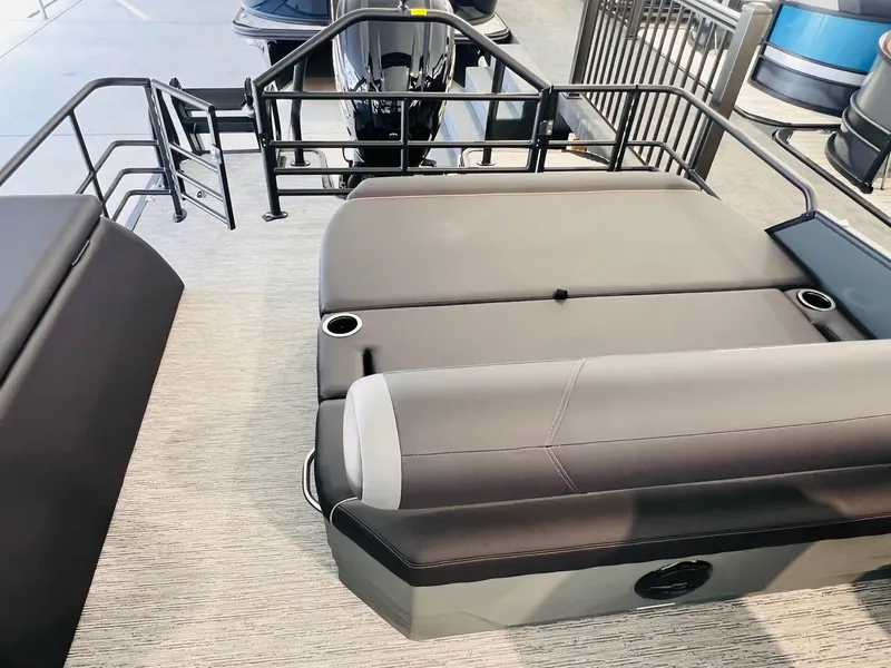 Slide: The Image of Sylvan X3 CLZ DH Mirage - Platinum Pkg 2026 - 18