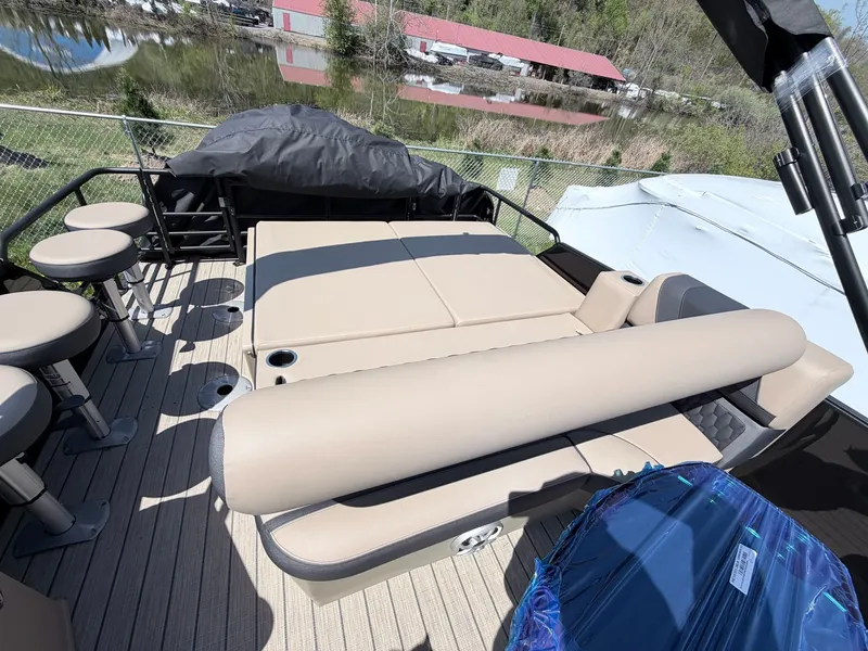 Slide: The Image of Sylvan L5 DLZ Bar Tritoon 2026 - 16