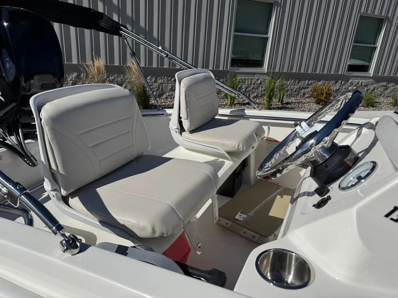 Slide: The Image of Boston Whaler 130 Super Sport 2026 - 14