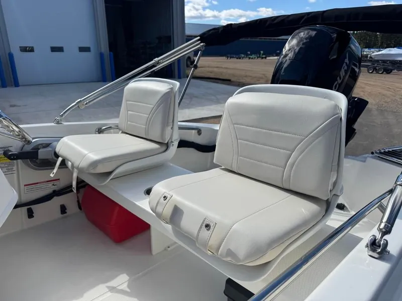 Slide: The Image of Boston Whaler 130 Super Sport 2026 - 15