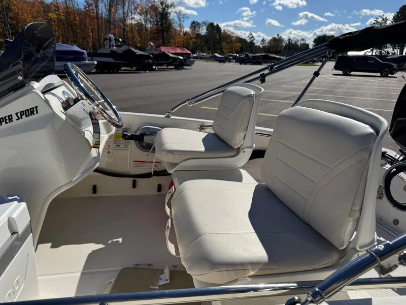 Slide: The Image of Boston Whaler 130 Super Sport 2026 - 16