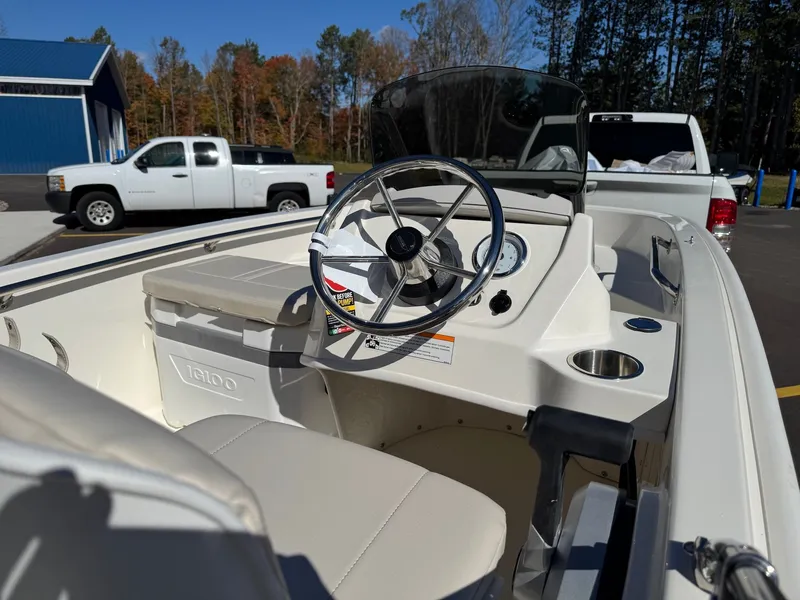 Slide: The Image of Boston Whaler 130 Super Sport 2026 - 19