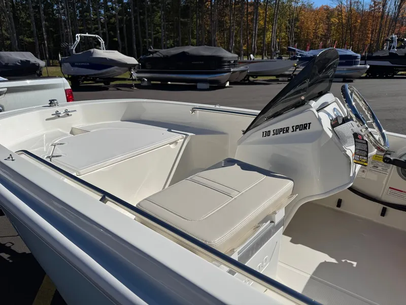 Slide: The Image of Boston Whaler 130 Super Sport 2026 - 20