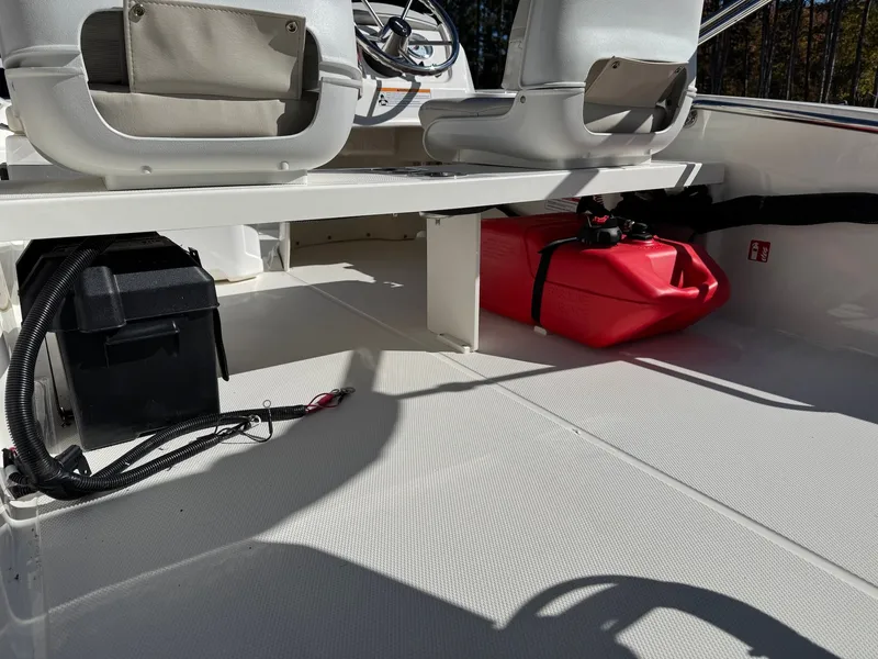 Slide: The Image of Boston Whaler 130 Super Sport 2026 - 24