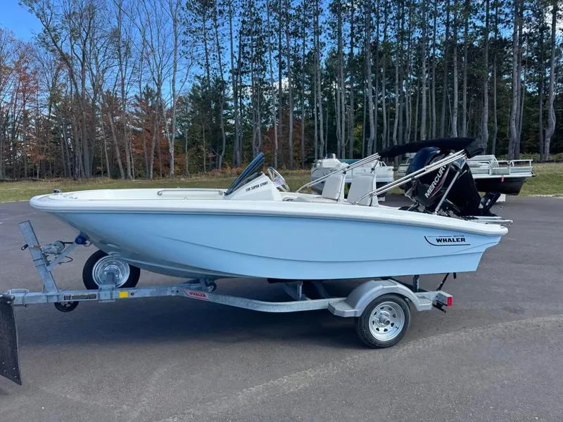 Slide: The Image of Boston Whaler 130 Super Sport 2026 - 3