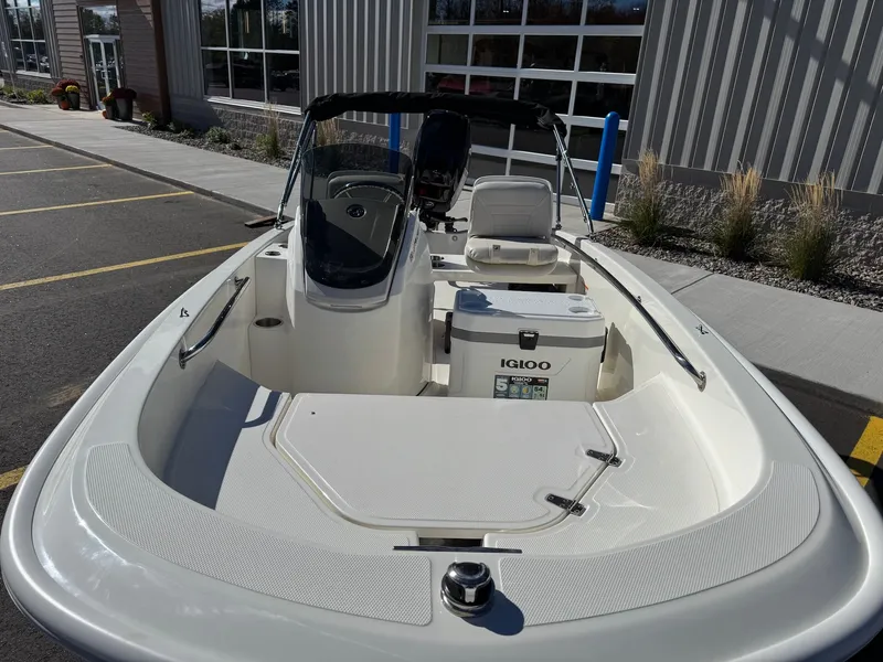 Slide: The Image of Boston Whaler 130 Super Sport 2026 - 9
