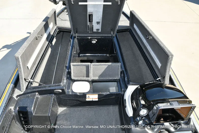 Slide: The Image of Nitro Z-8 w/250HP Mercury Pro-XS 2015 - 13