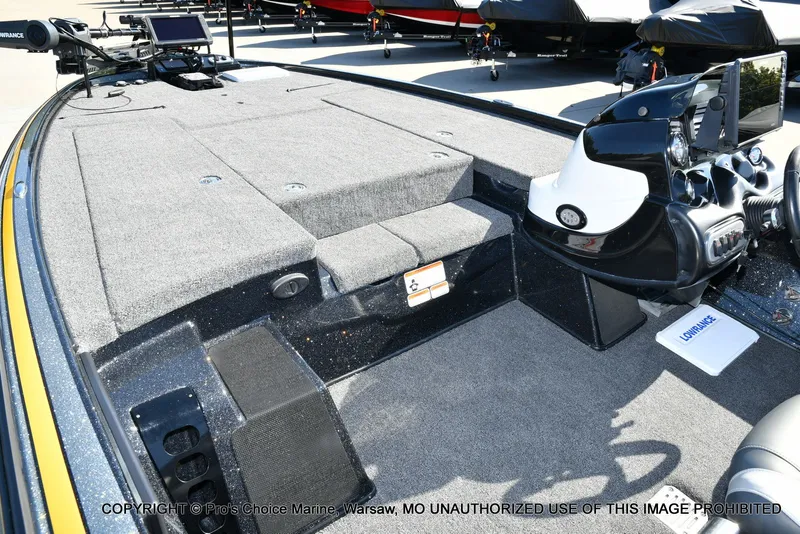 Slide: The Image of Nitro Z-8 w/250HP Mercury Pro-XS 2015 - 18