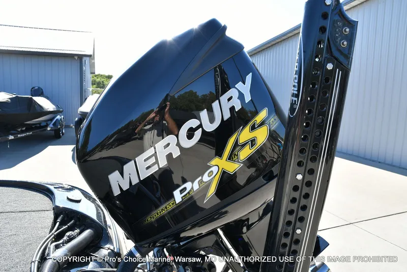 Slide: The Image of Nitro Z-8 w/250HP Mercury Pro-XS 2015 - 28