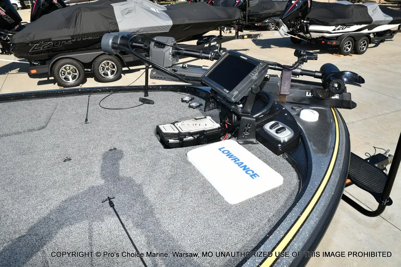 Slide: The Image of Nitro Z-8 w/250HP Mercury Pro-XS 2015 - 41