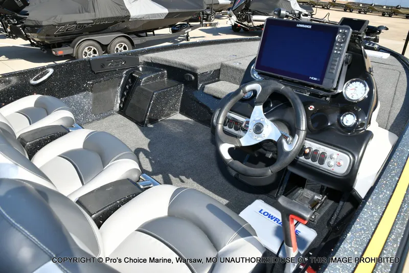 Slide: The Image of Nitro Z-8 w/250HP Mercury Pro-XS 2015 - 44