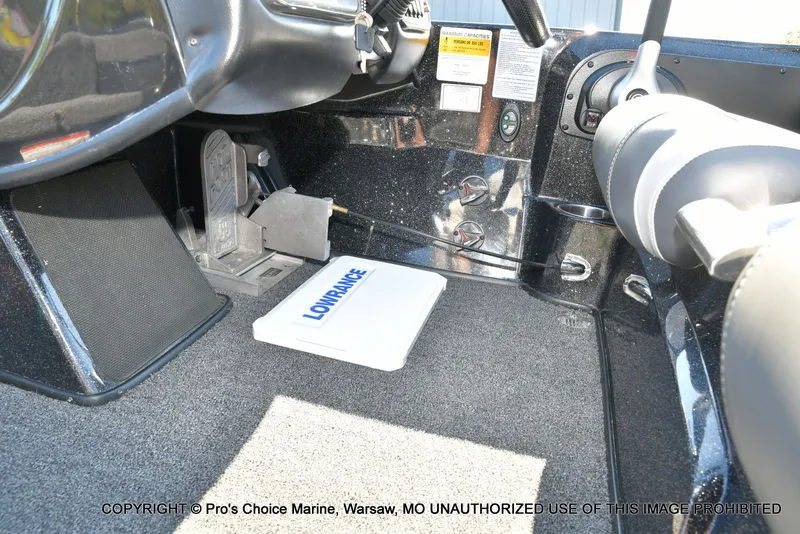 Slide: The Image of Nitro Z-8 w/250HP Mercury Pro-XS 2015 - 51