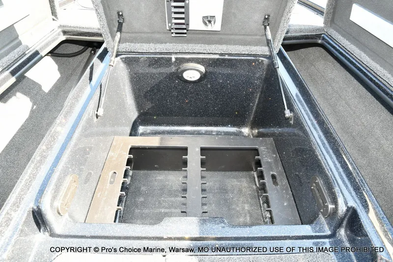 Slide: The Image of Nitro Z-8 w/250HP Mercury Pro-XS 2015 - 61