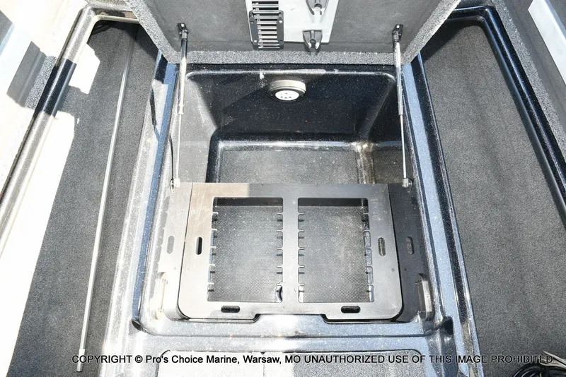 Slide: The Image of Nitro Z-8 w/250HP Mercury Pro-XS 2015 - 62