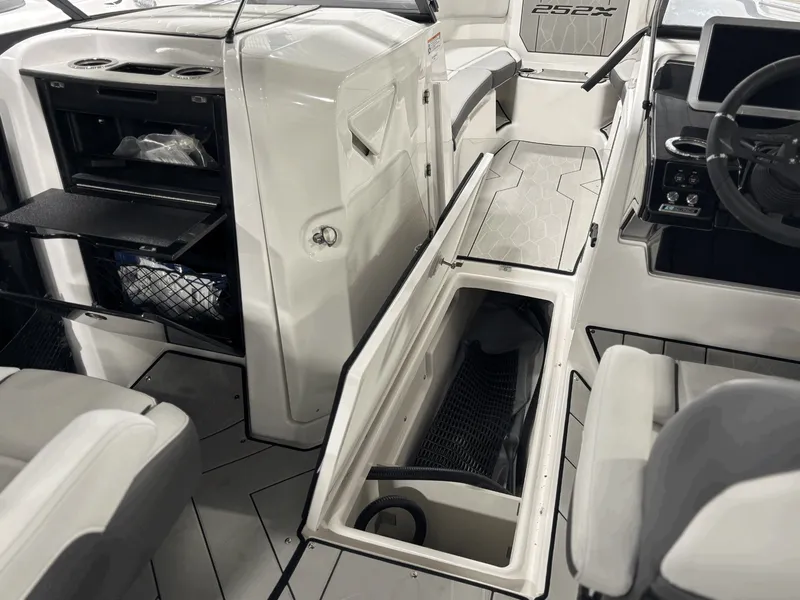 Slide: The Image of Yamaha 252XE 2025 - 11