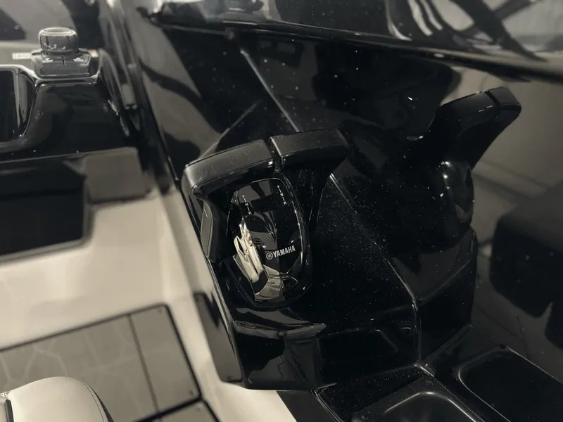 Slide: The Image of Yamaha 252XE 2025 - 18