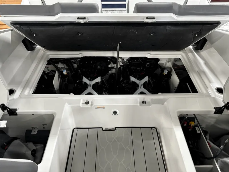 Slide: The Image of Yamaha 252XE 2025 - 24