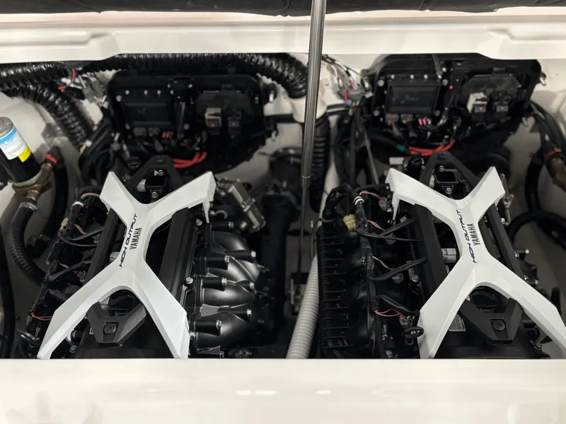 Slide: The Image of Yamaha 252XE 2025 - 25