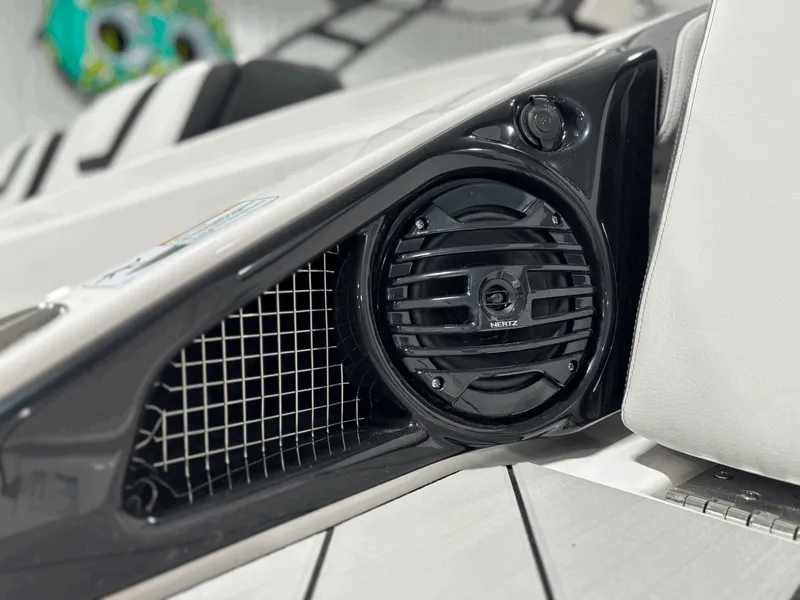 Slide: The Image of Yamaha 252XE 2025 - 26