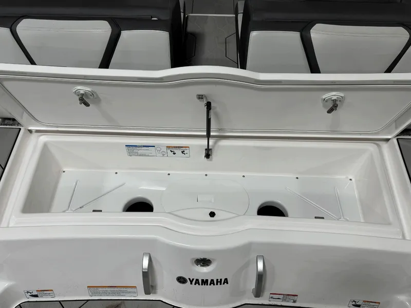 Slide: The Image of Yamaha 252XE 2025 - 28