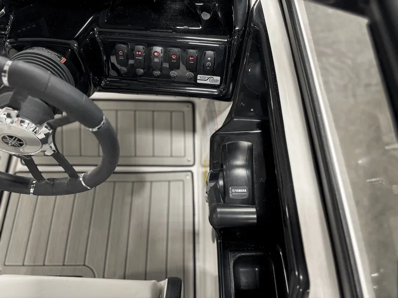 Slide: The Image of Yamaha 195S 2026 - 15