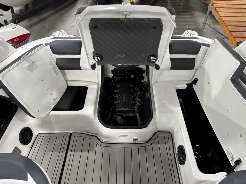 Slide: The Image of Yamaha 195S 2026 - 17