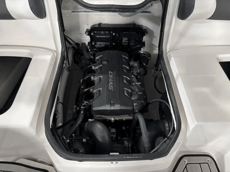 Slide: The Image of Yamaha 195S 2026 - 18